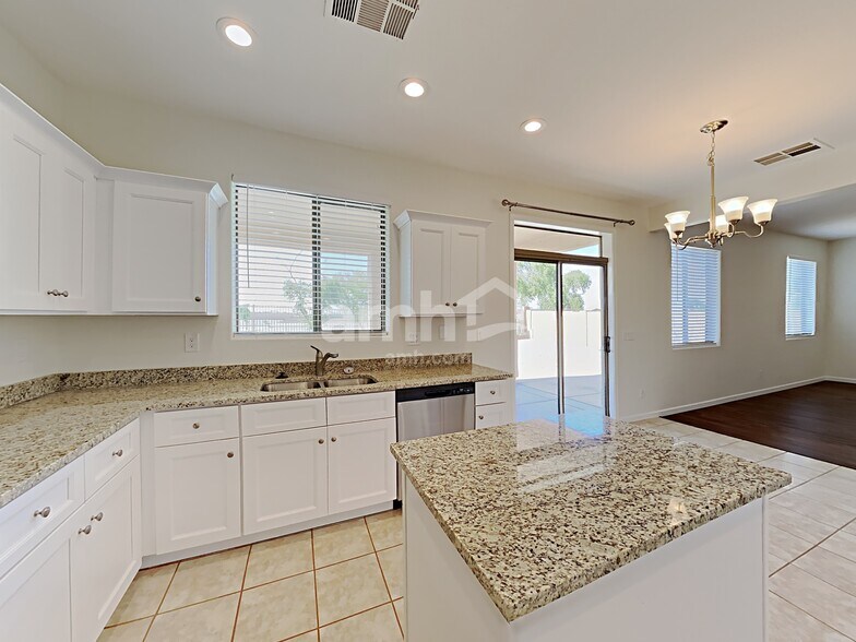 Building Photo - 7250 W Alta Vista Rd