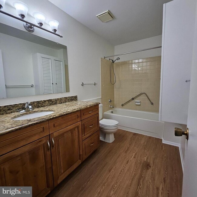 Building Photo - 15101 Glade Dr