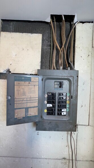 Building Photo - 308 9th St