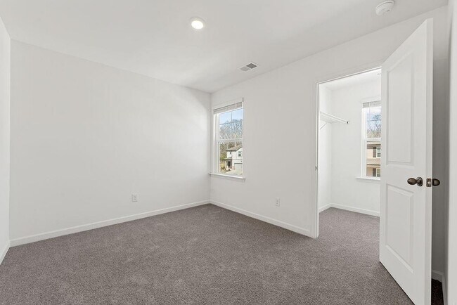 Building Photo - 103 Dewitt Dr