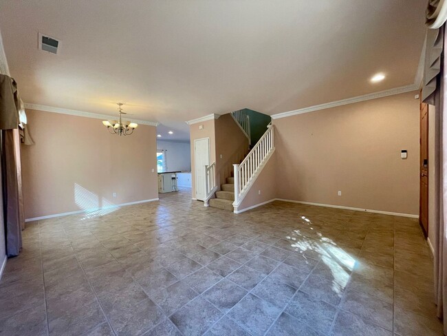 Building Photo - Gorgeous 4 Bedroom 2.5 Bath Home in Desira...