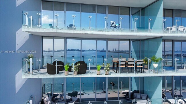 Building Photo - 700 NE 26th Terrace