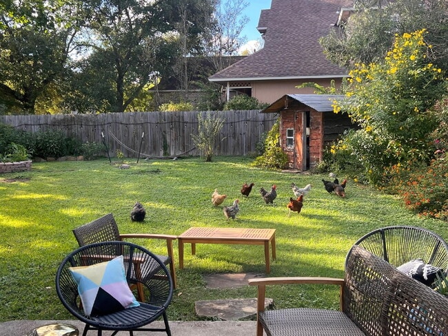 Building Photo - Beautifully Updated 3BR Home in Prime South Austin Location!