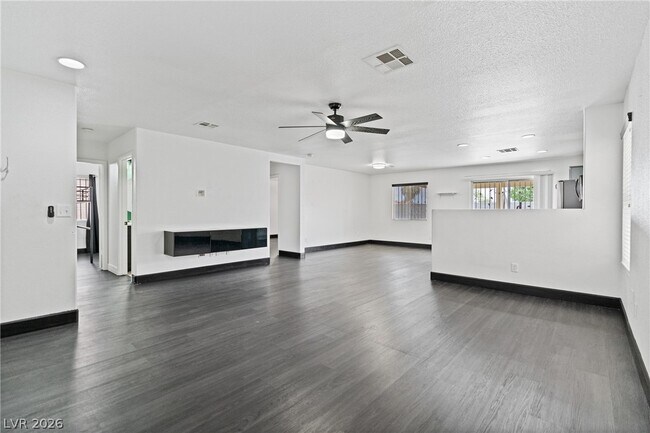 Building Photo - 749 Salt Flats Cir