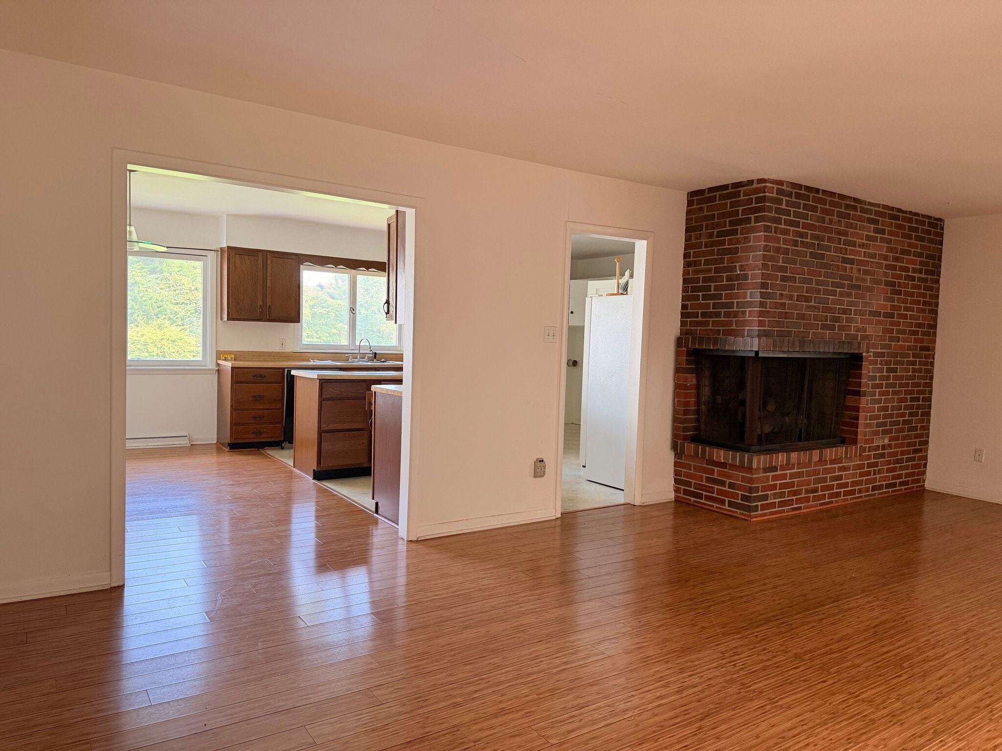 Building Photo - 2205 Country Club Dr