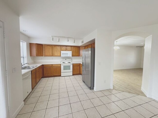 Building Photo - MOVE IN SPECIALS!! 15 DAYS RENT FREE!! Wonderful large, 4 br 2.5 ba family home in Johnson Ranch