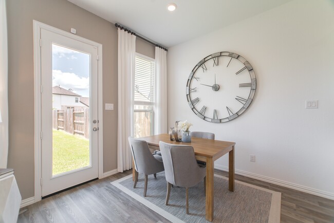 Building Photo - 442 Lake Day Dr