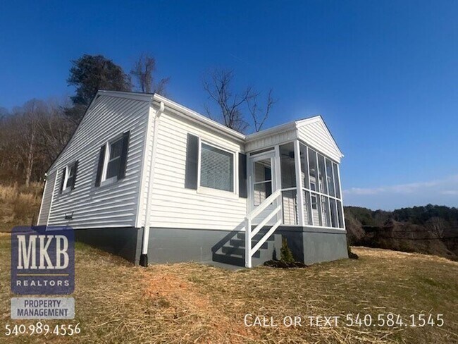 Building Photo - 6221 Shady Acres Dr