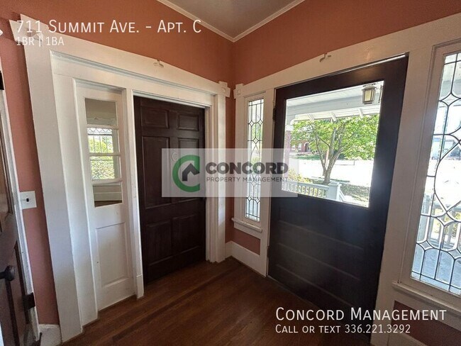 Building Photo - 711 Summit Ave