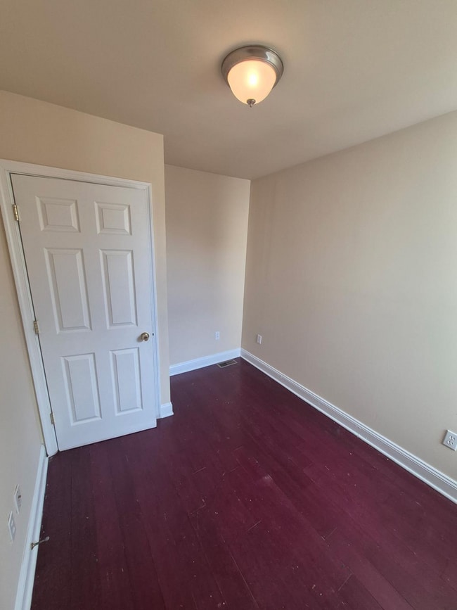 Building Photo - 4 Bed/1.5 Bath Steps from Temple University