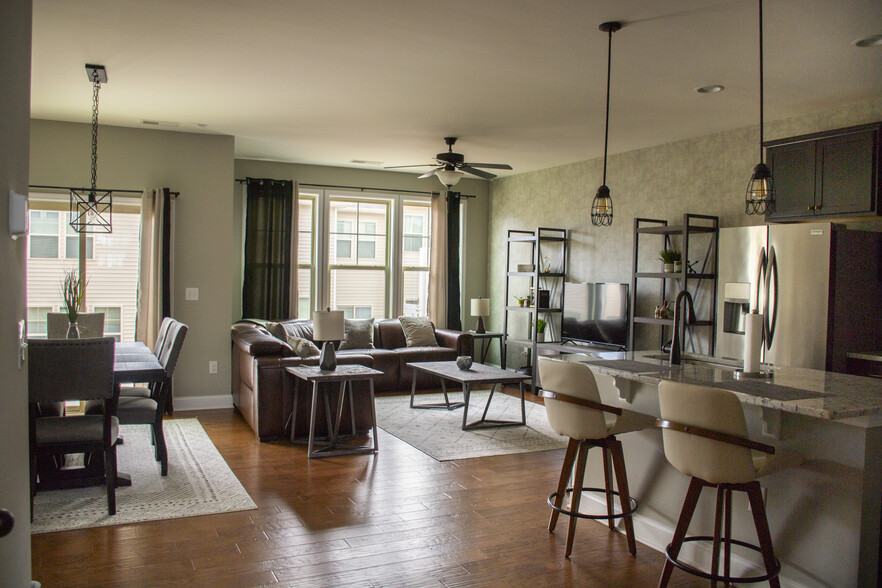 Living Room - 1008 Latitude Dr