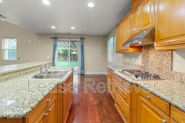 Building Photo - 265-269 S Sonrisa St