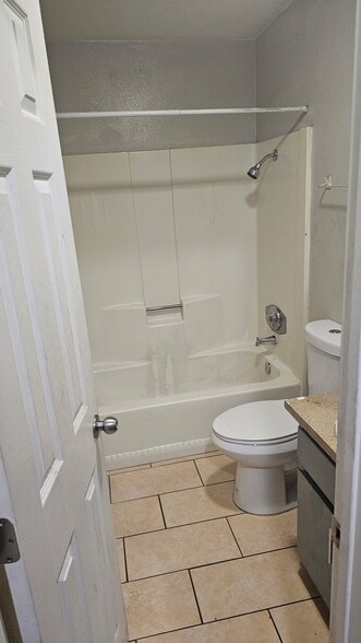 Building Photo - 2428 Statz St