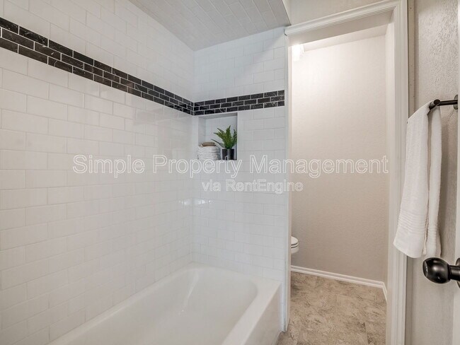 Building Photo - 2320 Yellowstone Dr