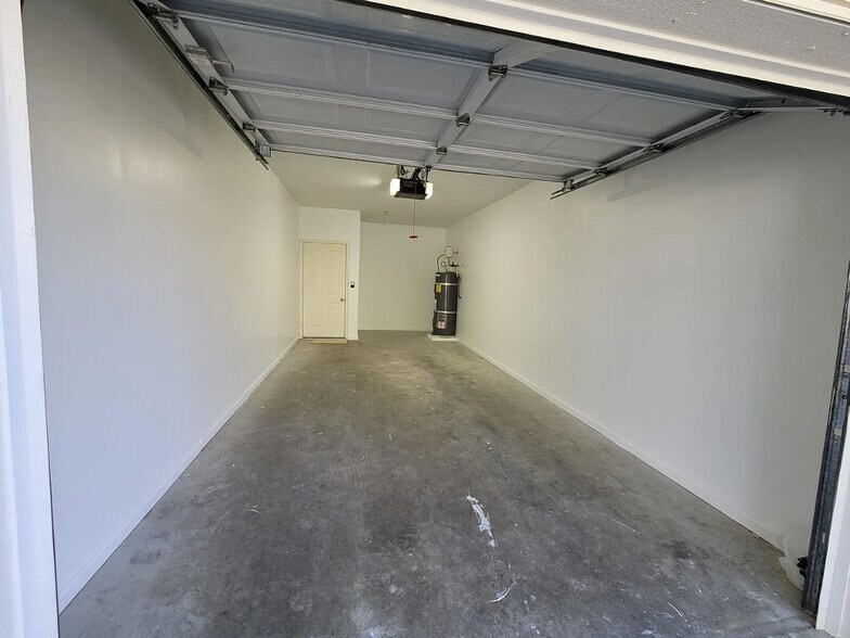 Garage - 1787 Kennedy Pl