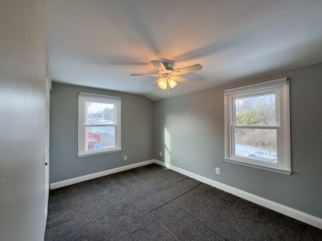 Building Photo - Charming 3Bed/1.5Bath Townhouse in Carney