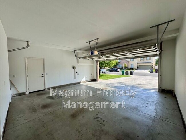 Building Photo - 34333 Northhaven Dr