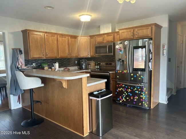 Building Photo - 303 Queenswood Blvd