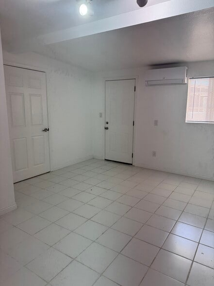 Building Photo - 756 Harps St