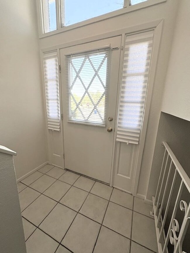 Building Photo - 3 Bedroom Townhome in Sandy!