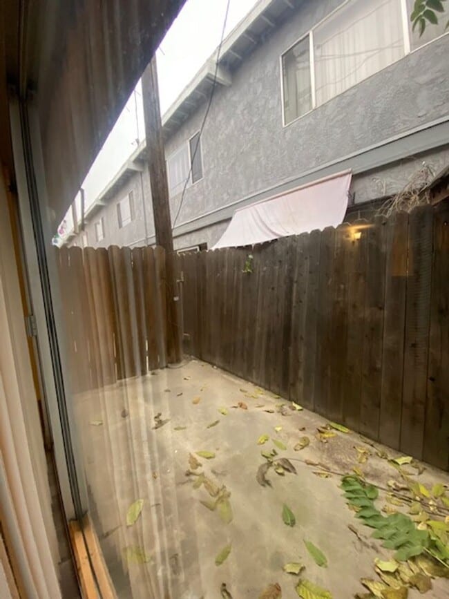 Building Photo - 1952 Stine Rd