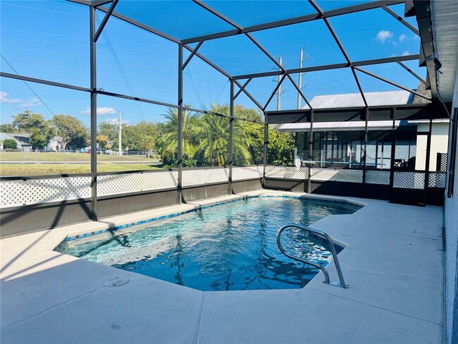 Building Photo - 124 Queens Ct