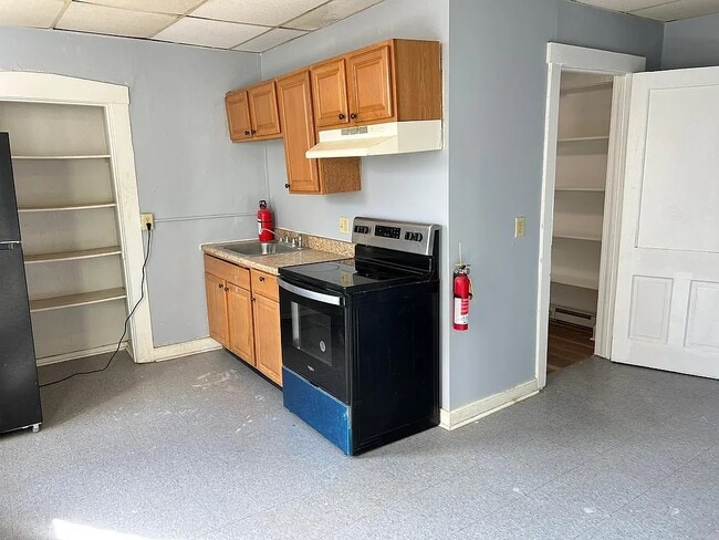 Building Photo - 303 W King St