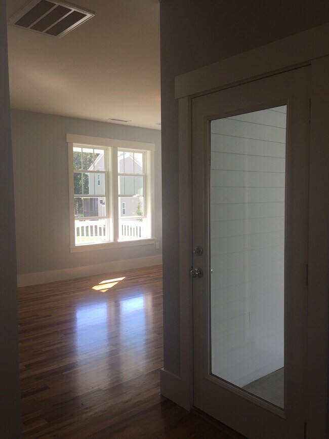Building Photo - 428 Claremont Drive