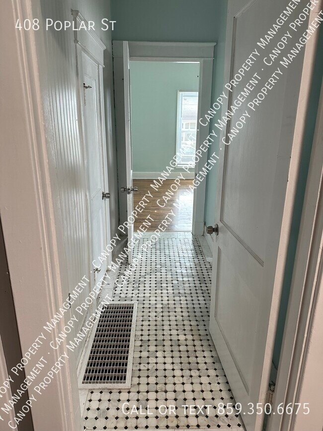 Building Photo - 408 Poplar St