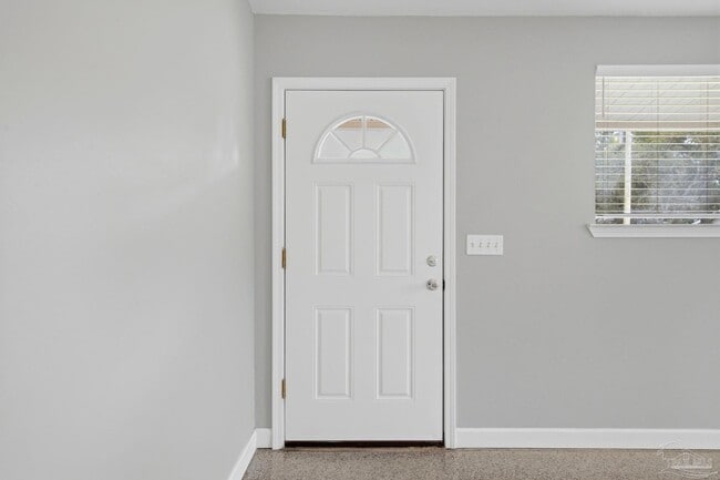 Building Photo - 302 Loruna Dr