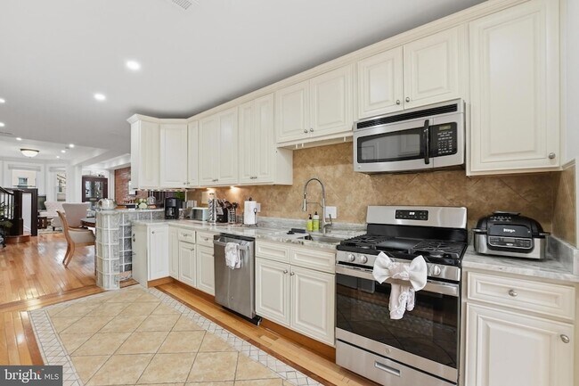 Building Photo - 56 Adams St NW