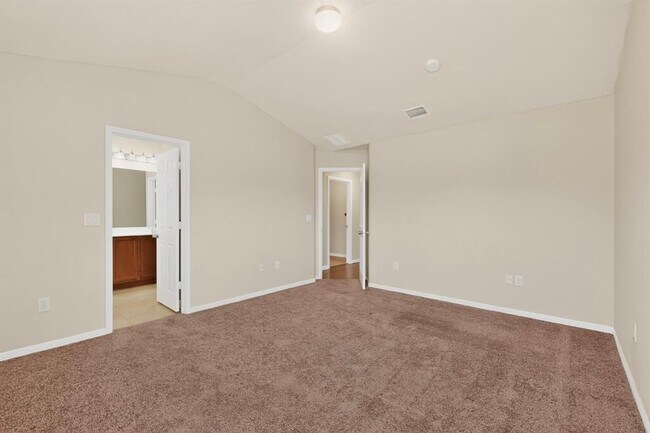 Building Photo - 18401 Friendship Hill Dr