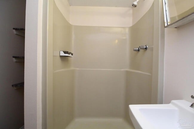 Building Photo - 5 Edgewood Cir