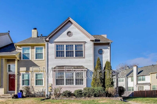 Building Photo - 8417 Meadow Green Way