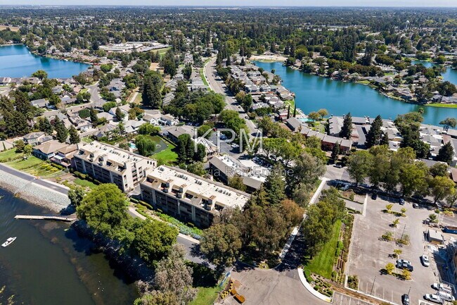 Building Photo - 6669 Embarcadero Dr