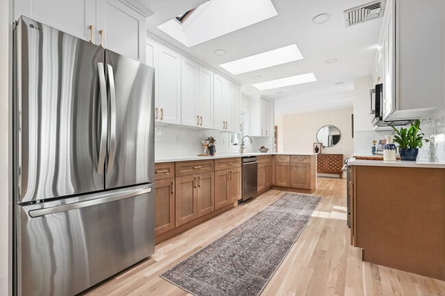 Building Photo - 8 Millard St