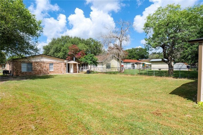 Building Photo - 10822 Mayfield Dr