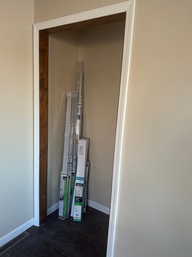 Building Photo - 1134 Birchmont Dr NE