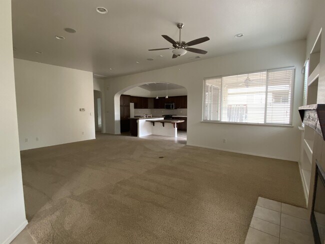 Building Photo - 5577 N Plum Ln