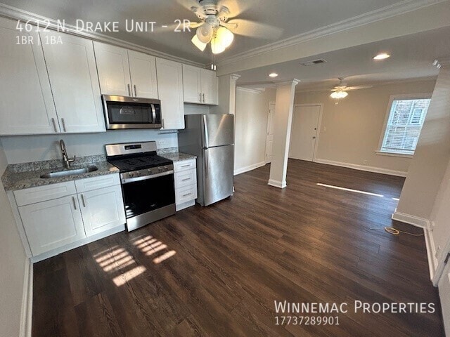 Building Photo - 4612 N Drake Ave