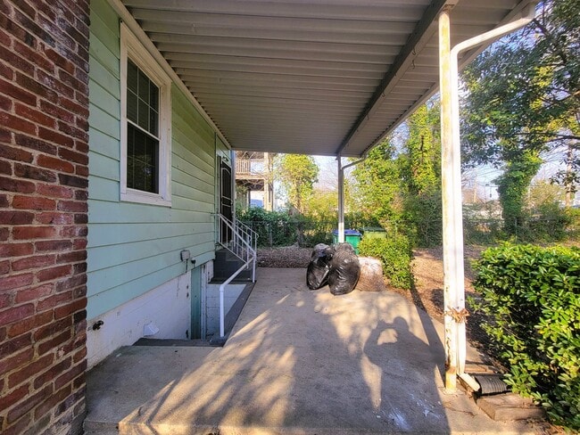 Building Photo - Remodeled bungalow in Church Hill with 3 bedrooms and 1 full bath