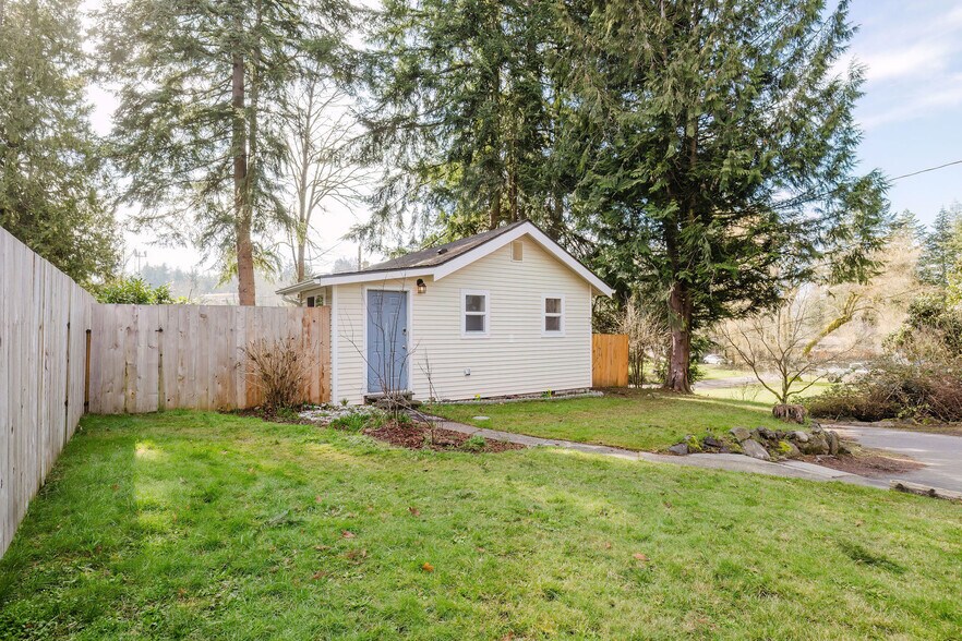 Building Photo - 3810 valley drive
