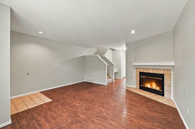 Building Photo - 2027 Bristlecone Dr