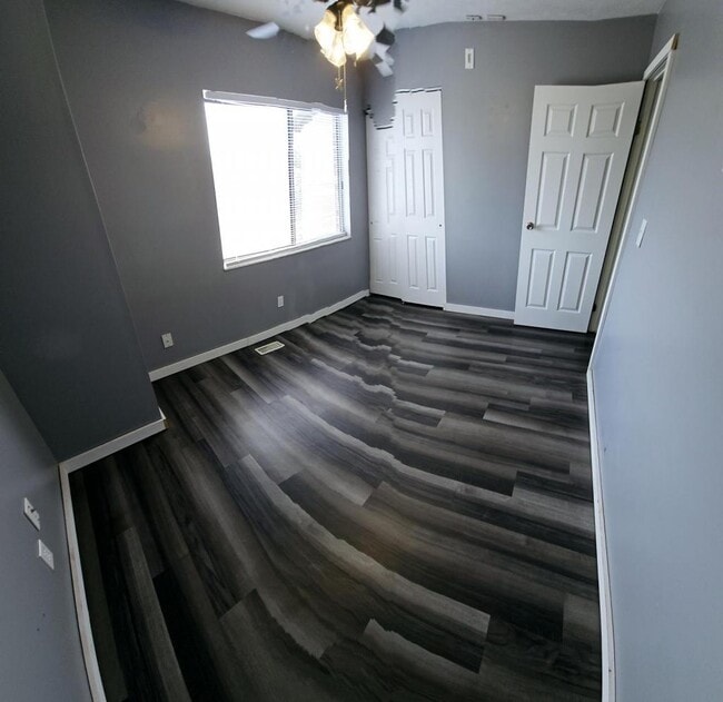 Building Photo - 647 Villa Rd