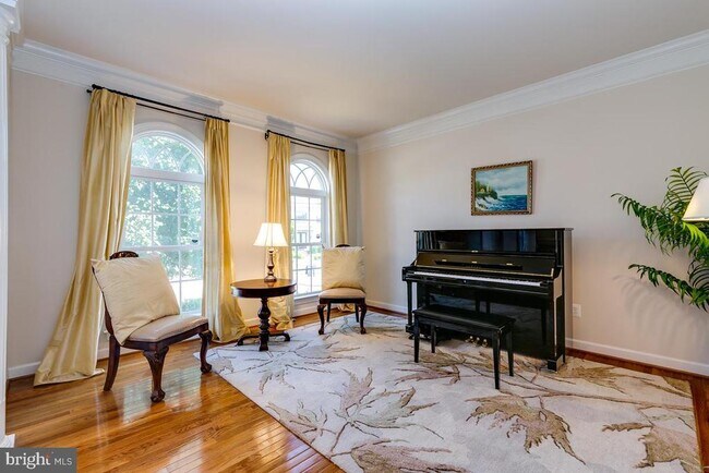 Building Photo - 42463 Pine Forest Dr