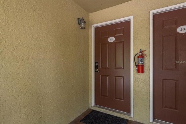 Building Photo - 12293 Sailwinds Dr