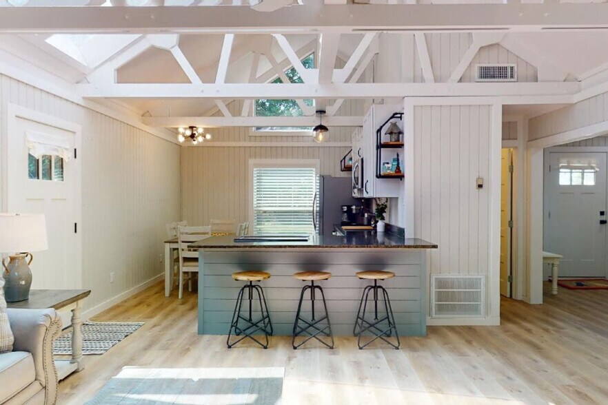 Building Photo - 2171 N Forest Pkwy