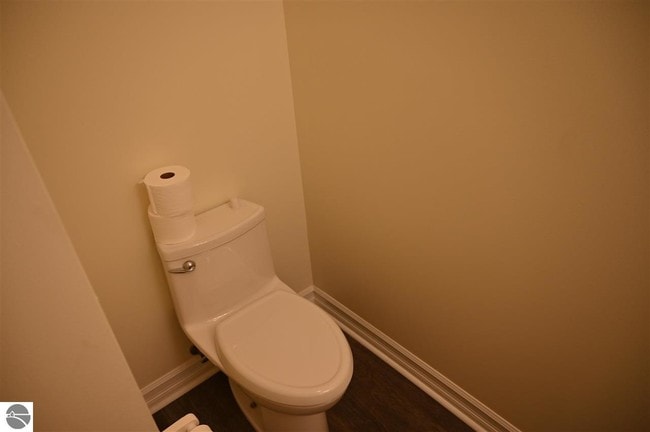 Building Photo - 713 Lake Ave