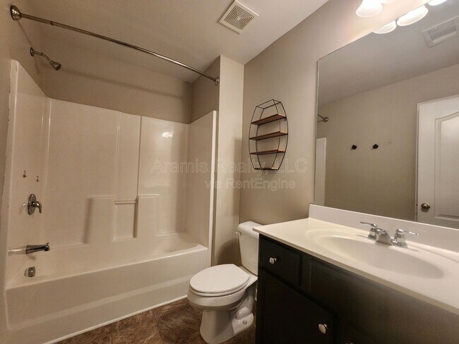 Building Photo - 7601 Summer Berry Ln