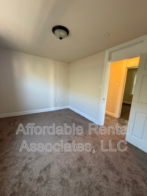 Building Photo - 2015 W Greenfield Ave